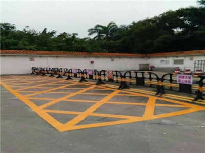 深圳广州地下室划热熔线停车场划.
